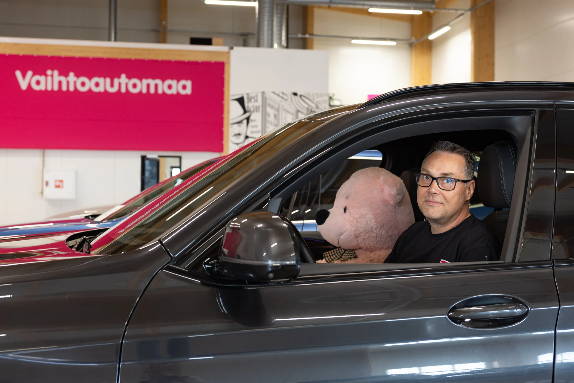 Niklas Nyström at the Vaihtoautomaa showroom